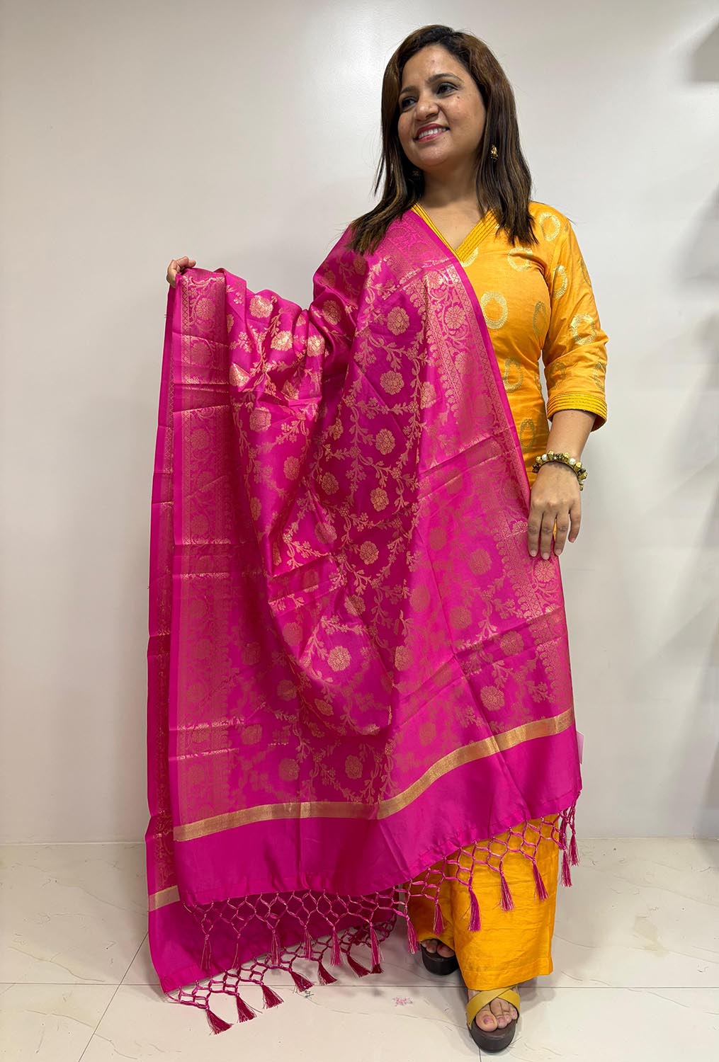 Exquisite Pink Banarasi Silk Dupatta - Elegant and Luxurious - Taniva