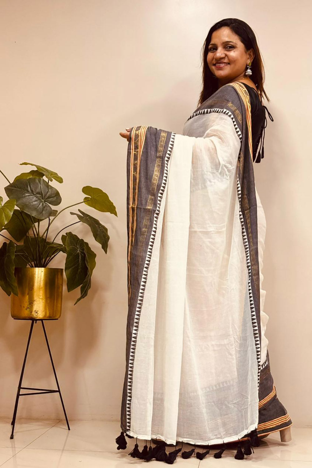 White Grey Bengal Mul Cotton Saree Everyday Wear