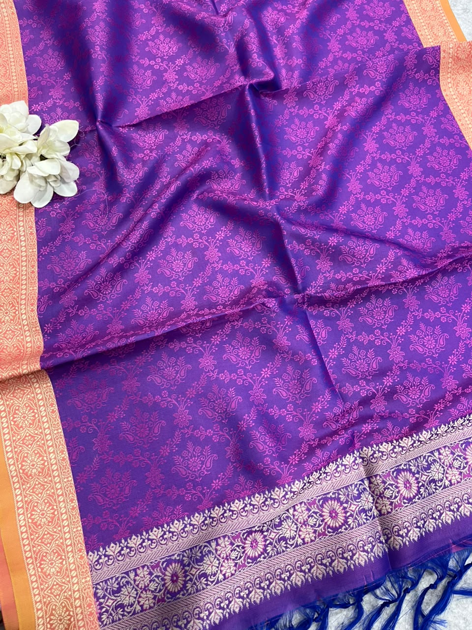 Gift Box of Pashmina Design Purple Banarasi Silk Stole with traditional integrate design – Pack of 1