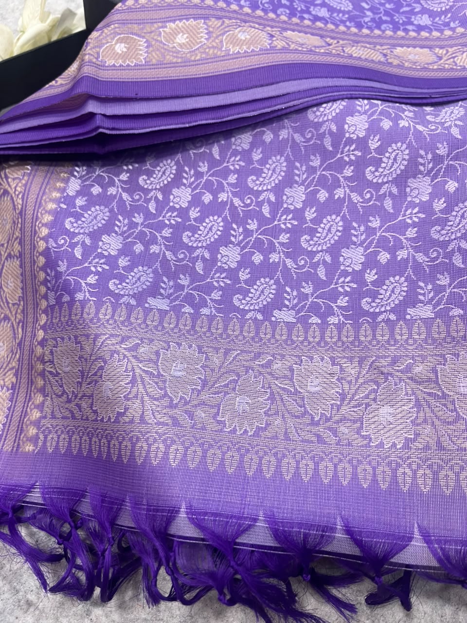Gift Box of Pashmina Design Lavender Banarasi Silk Stole with traditional integrate design – Pack of 1