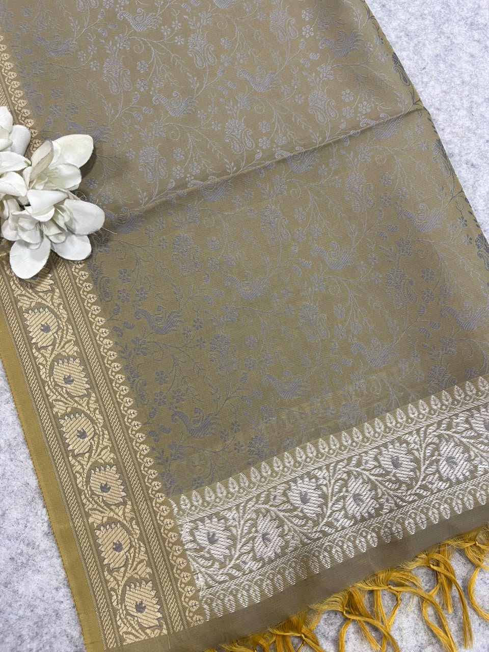 Gift Box of Pashmina Design Pastel Banarasi Silk Stole with traditional integrate design – Pack of 1