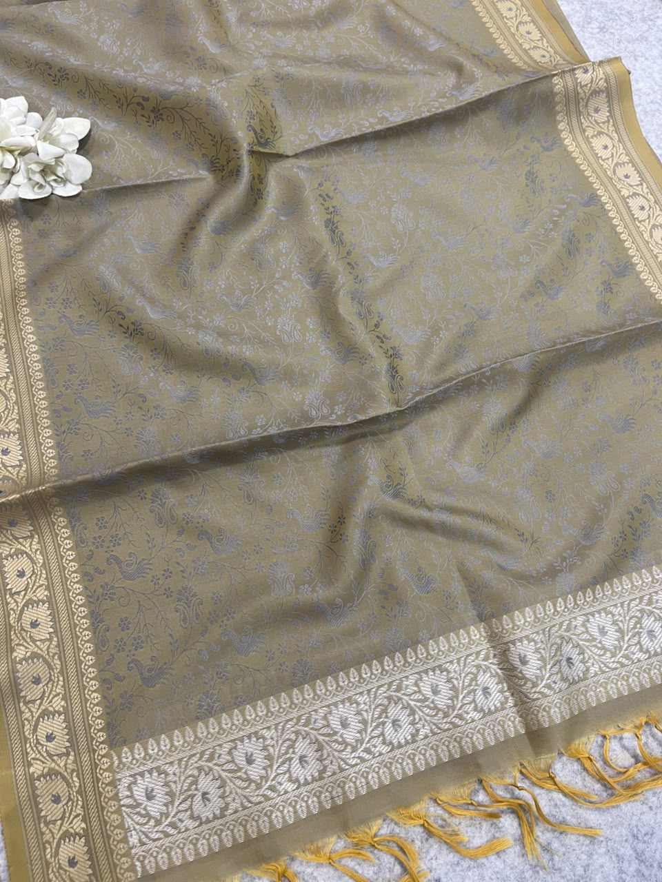 Gift Box of Pashmina Design Pastel Banarasi Silk Stole with traditional integrate design – Pack of 1