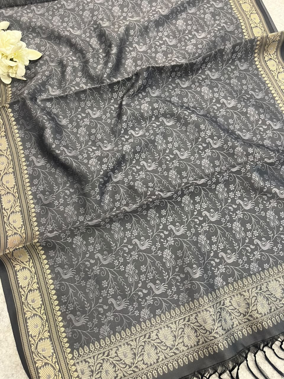 Gift Box of Pashmina Design Grey Banarasi Silk Stole with traditional integrate design – Pack of 1
