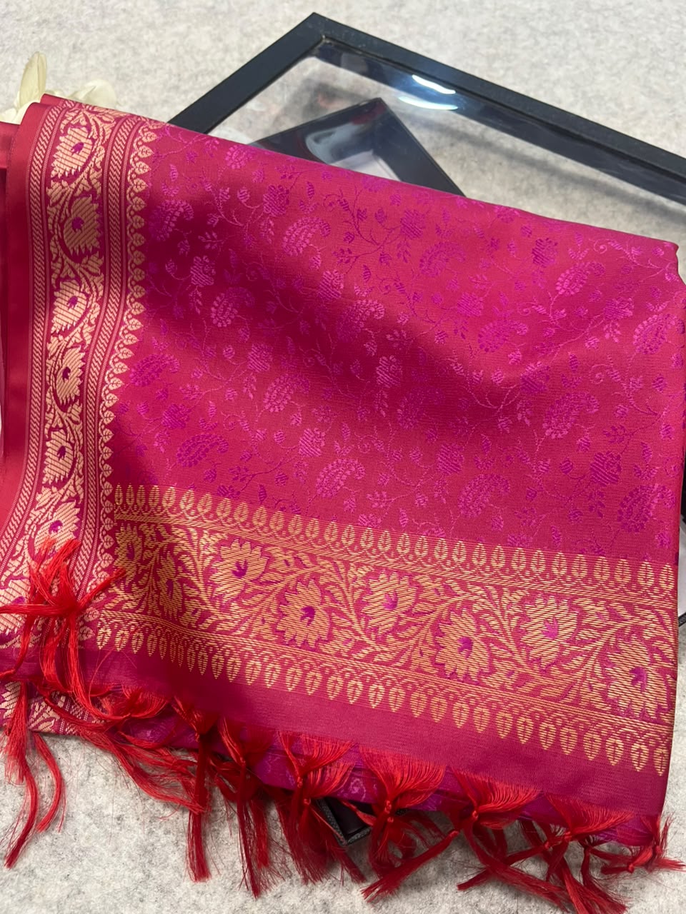 Gift Box of Pashmina Design Pink Banarasi Silk Stole with traditional integrate design – Pack of 1