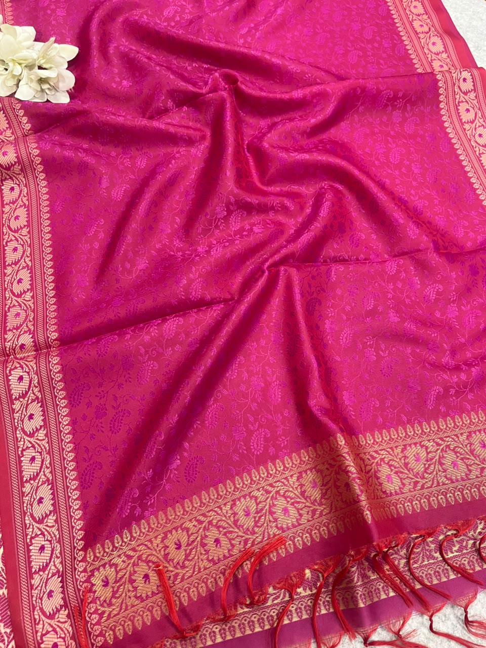 Gift Box of Pashmina Design Pink Banarasi Silk Stole with traditional integrate design – Pack of 1