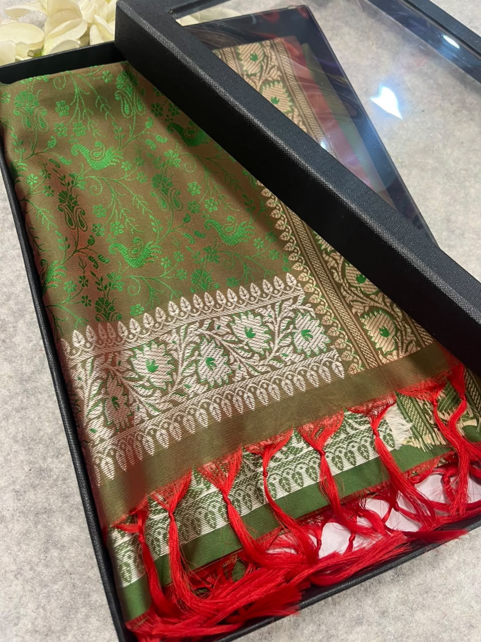 Gift Box of Pashmina Design Green Banarasi Silk Stole with traditional integrate design – Pack of 1