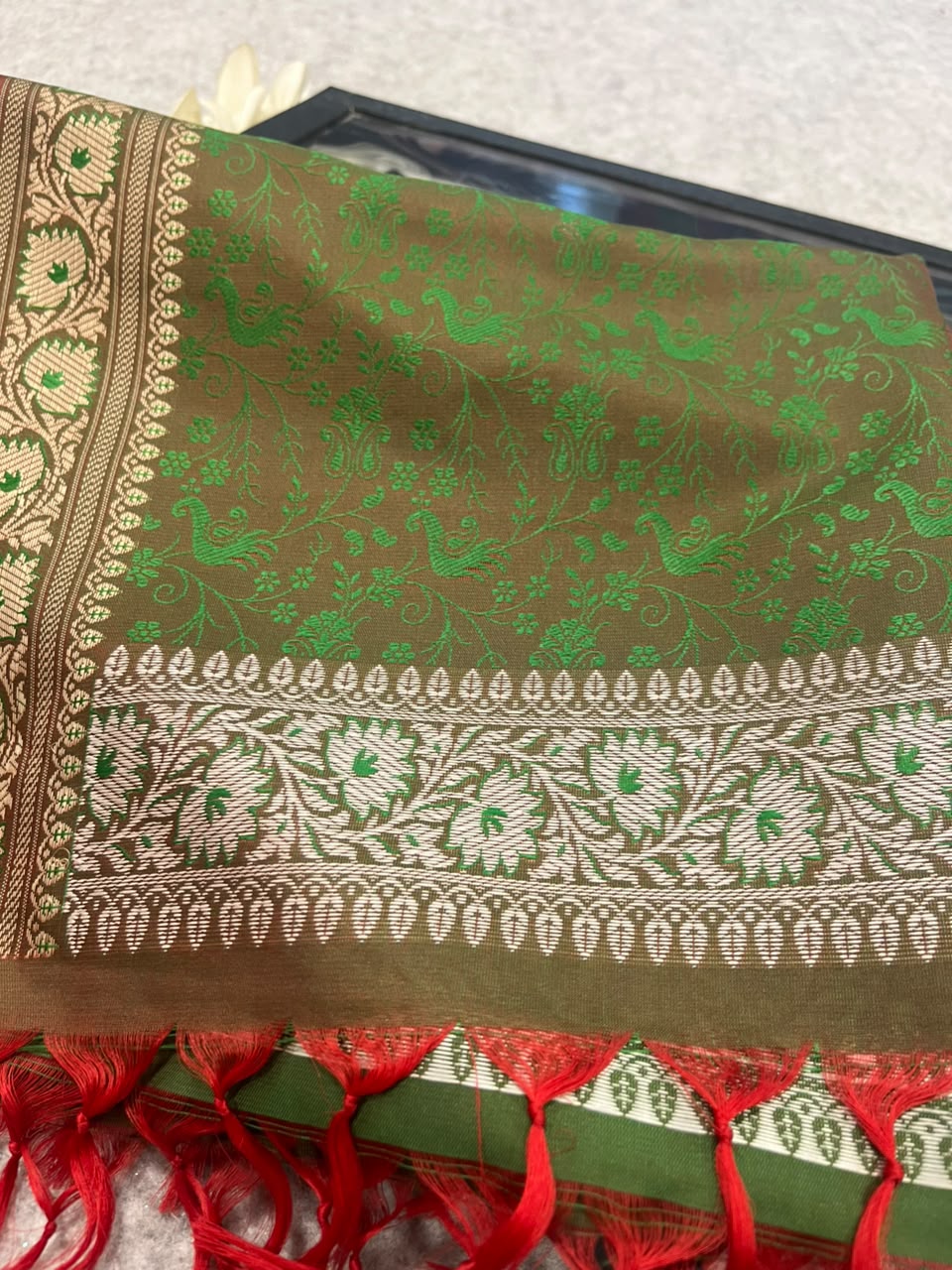 Gift Box of Pashmina Design Green Banarasi Silk Stole with traditional integrate design – Pack of 1