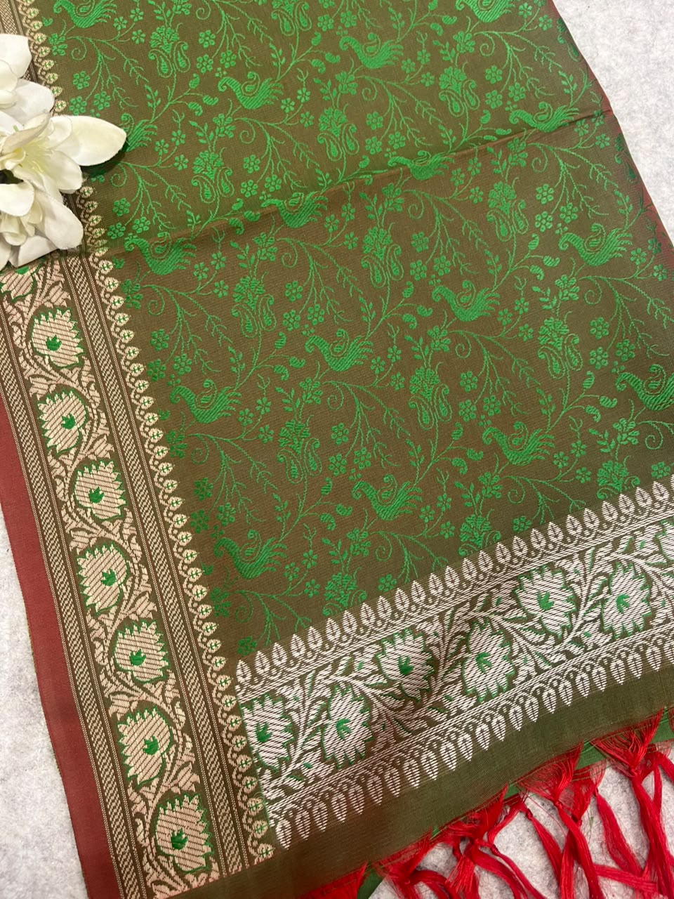 Gift Box of Pashmina Design Green Banarasi Silk Stole with traditional integrate design – Pack of 1